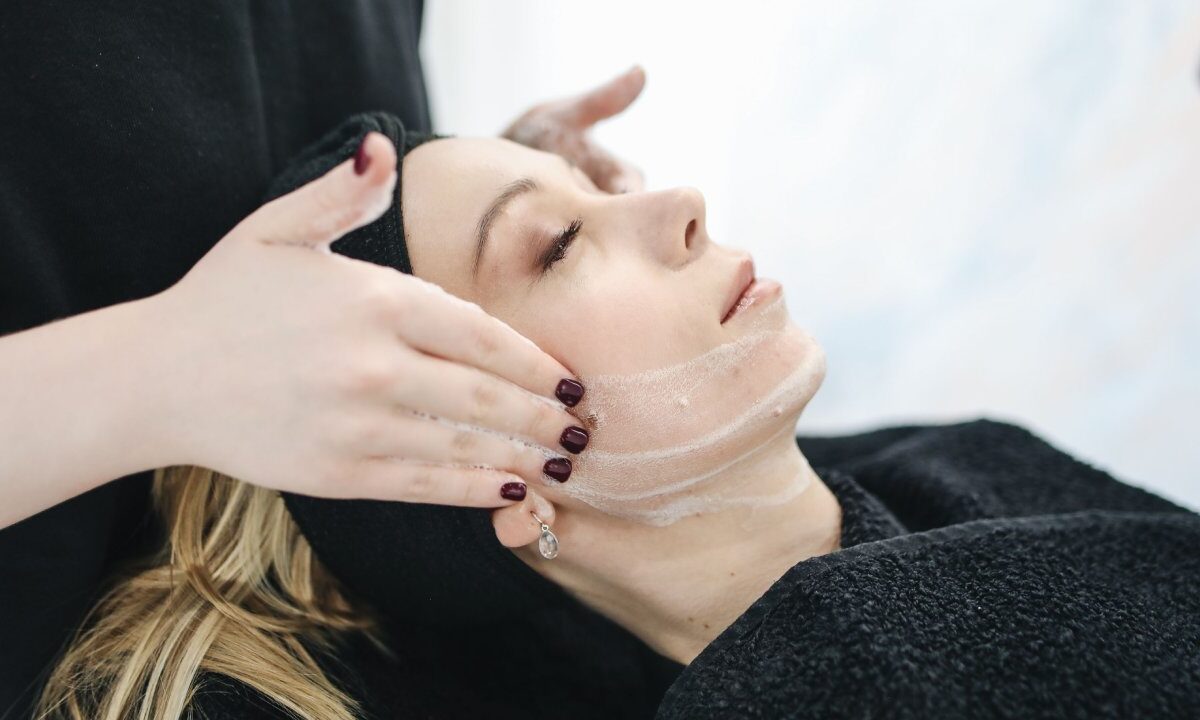Trattamenti viso anti-age a Vasto: come scegliere