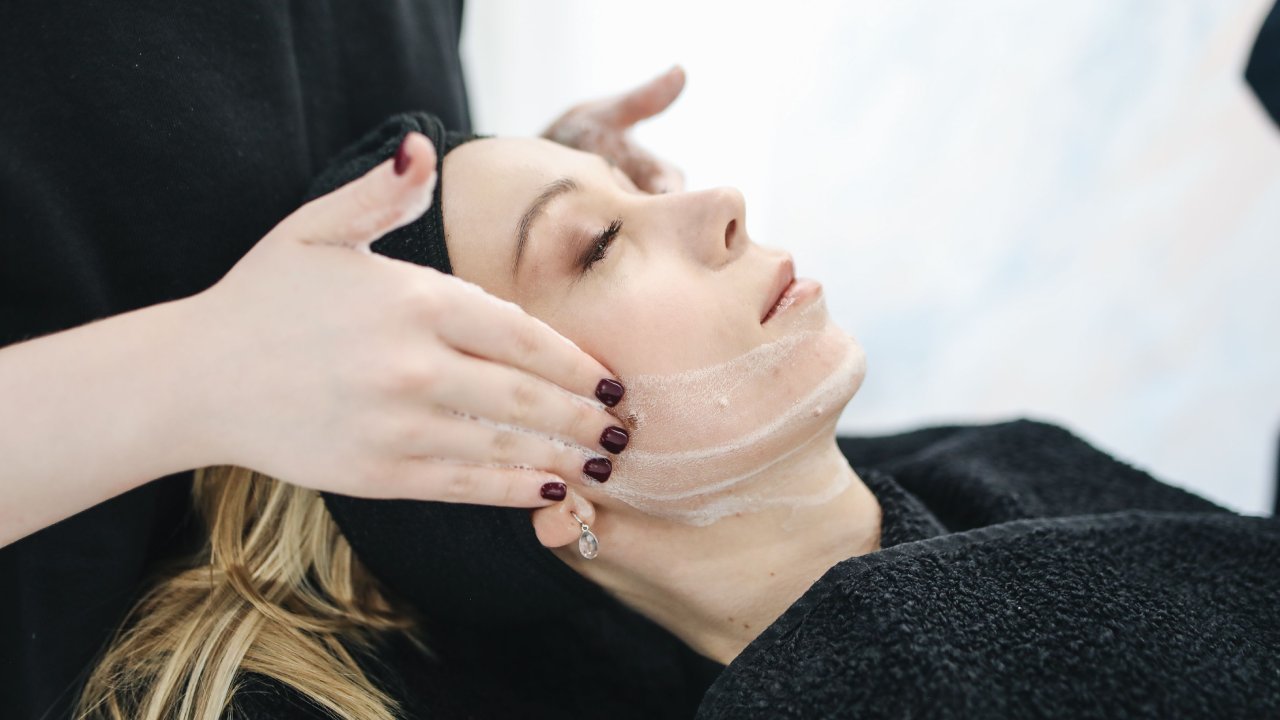 Trattamenti viso anti-age a Vasto: come scegliere